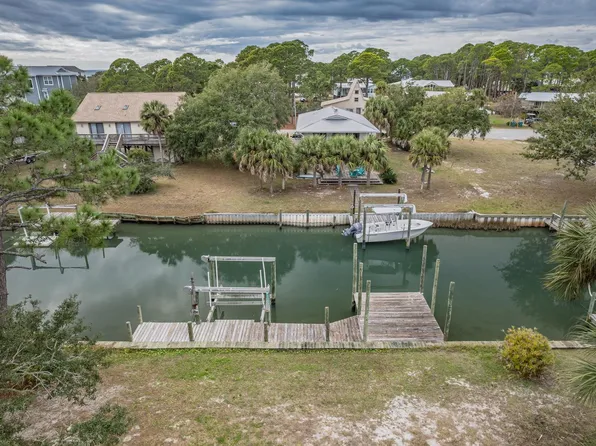 24 Fiesta Dr, Panacea, FL 32346