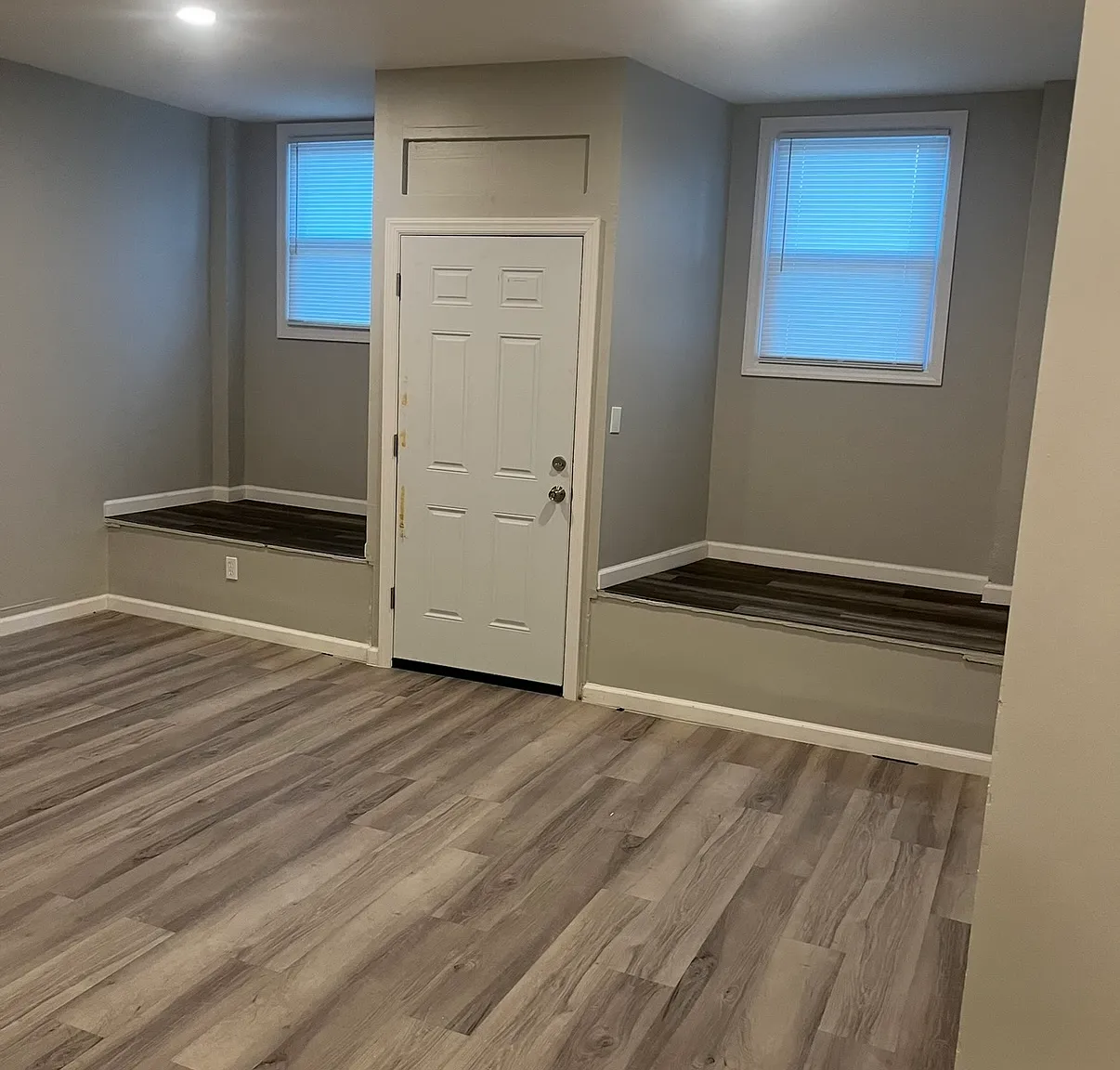 2 bed, 1000 sqft, $2,400 — Photo 1