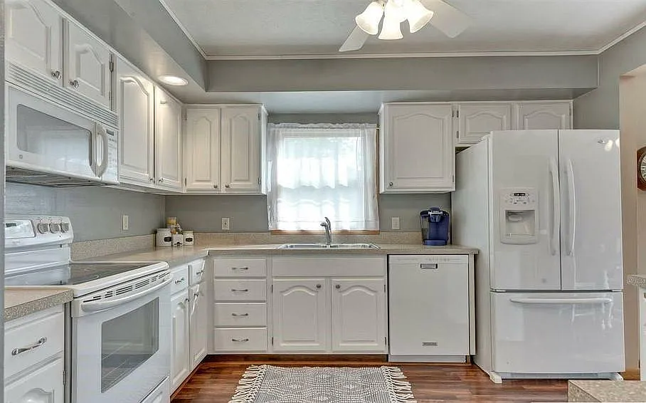 3 bed, 1574 sqft, $2,400 — Photo 2