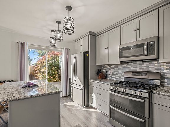 3rd image of 7558 W Hawthorne Ln