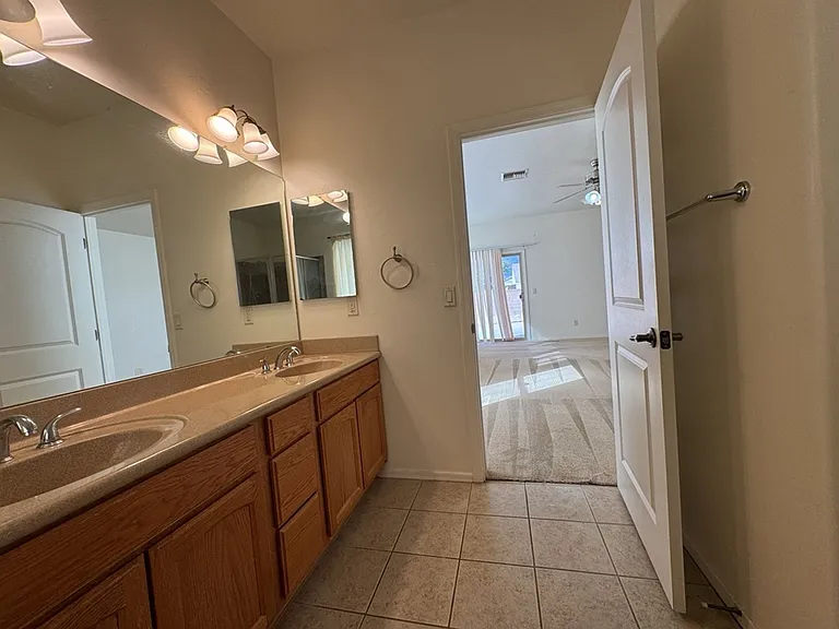 3603 Plaza De La Rosa — Photo 10