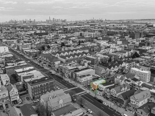 378 Avenue C image 18 of 22