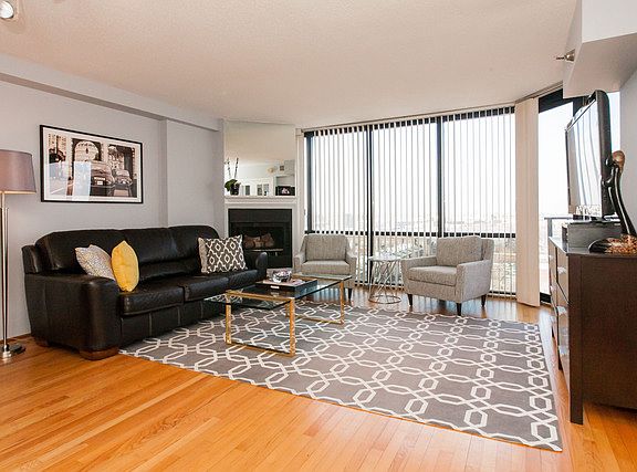 2nd image of 1309 N Wells St APT 1001