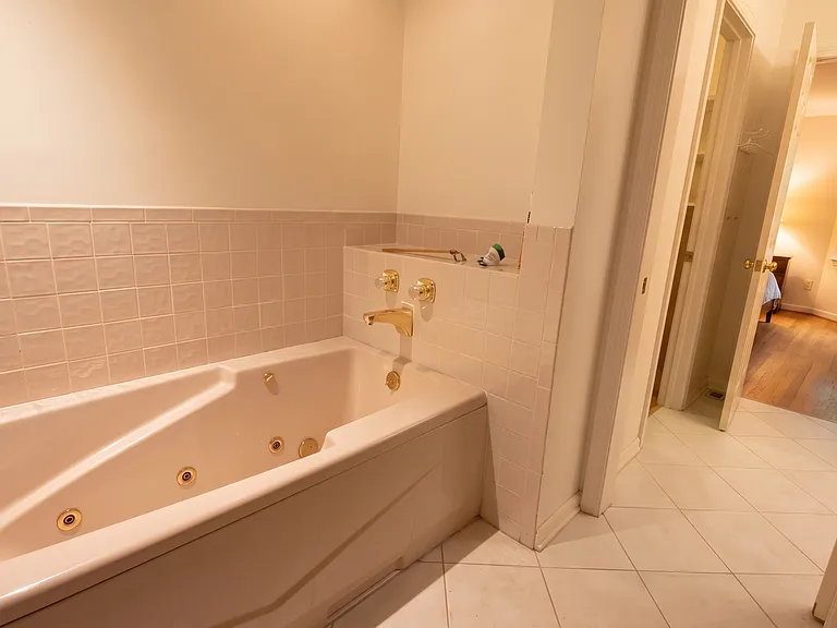 2 Ascot Ln — Photo 4