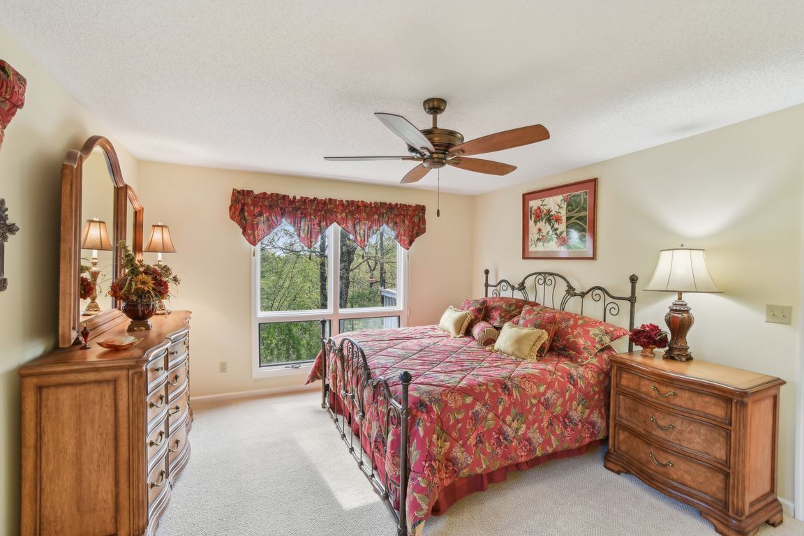 Dawnbrook Dr-2404-030.jpg