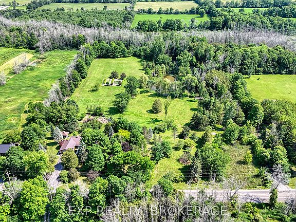 3rd image of 1926 Centreville Rd