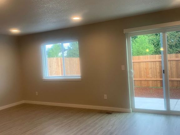5th image of 7410 NE 136th Ave