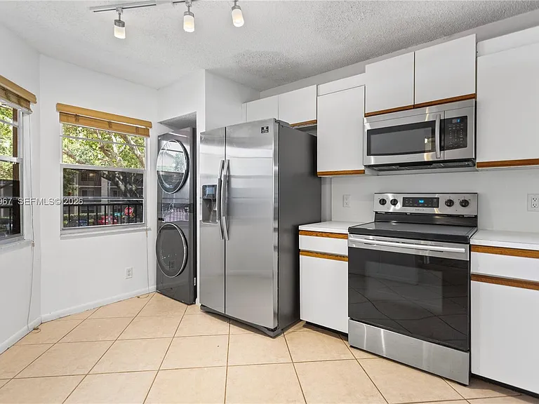 1100 SW 128th Ter #210U — Photo 3