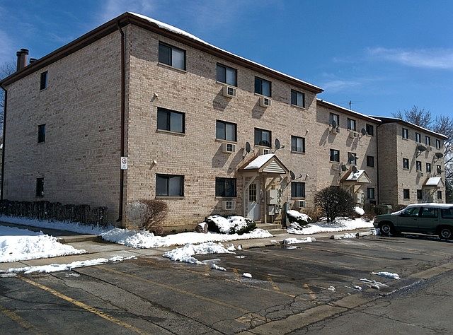 2nd image of 461 E Spruce Dr APT 3A