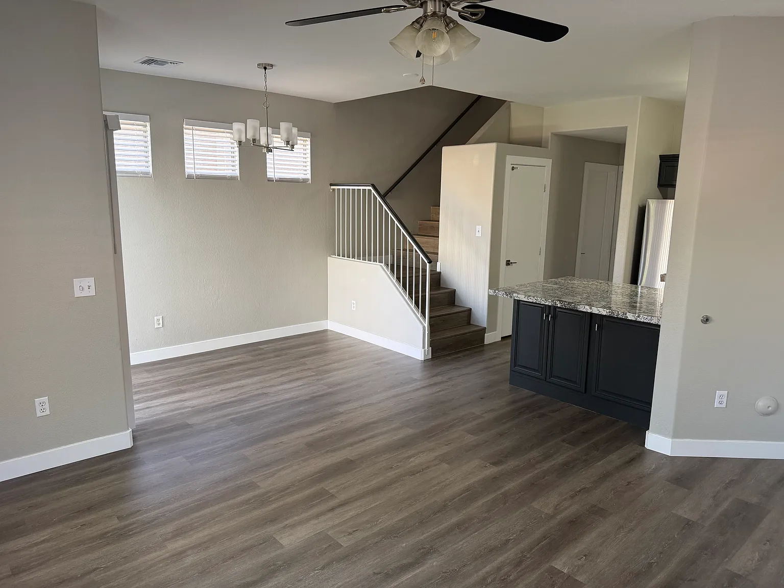 3 bed, 2.5 bath, 1300 sqft, $2,500 — Photo 3