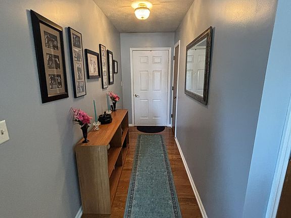 2nd image of 15 Ashwood Ct #15A-15B