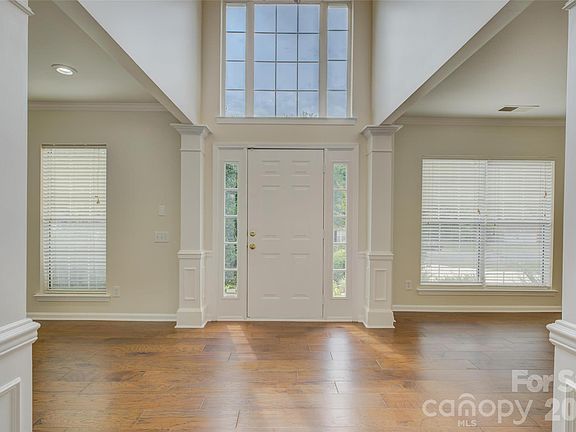 3rd image of 118 Creek Side Dr