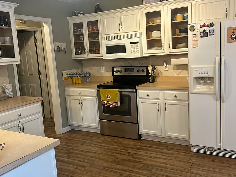 337 Americana Dr — Photo 2