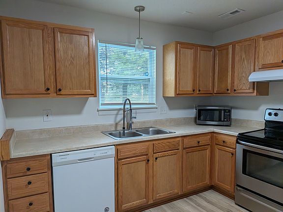2nd image of 3902 Overland Cir