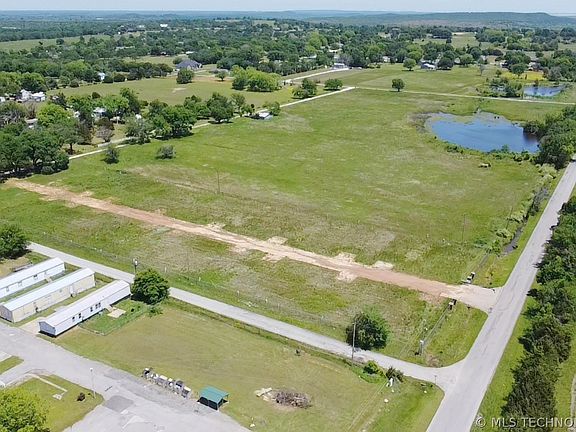 2nd image of 439 Maiden Ln