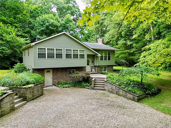 5th image of 210 Camp Ln