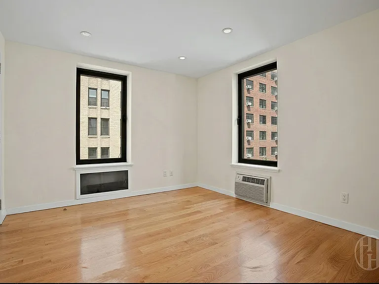 523 3rd Ave #4 — Photo 3