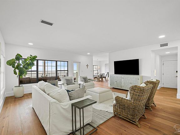 3rd image of 48 Baybridge Dr