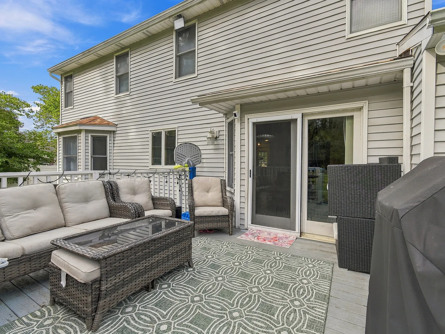 4 bed, 2409 sqft, $3,500 — Photo 3
