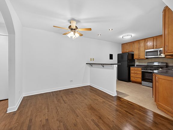 3rd image of 706 Marilyn Ave APT 204