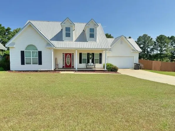 119 Lake Ln, Headland, AL 36345