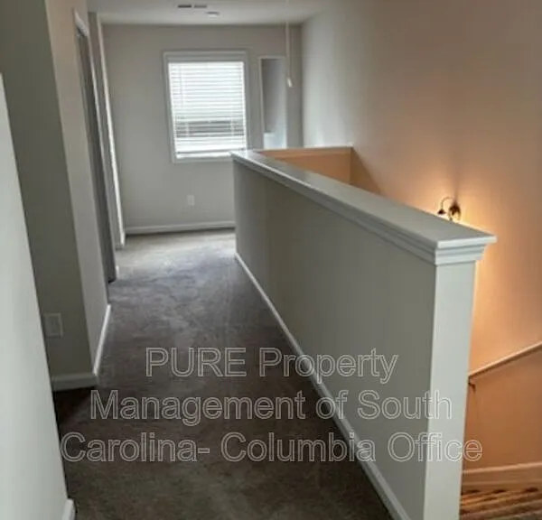 1155 Crescent Moon Loop — Photo 7