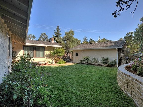 3rd image of 17221 Grosvenor Ct