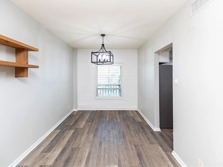 200 W Cotter Ave — Photo 22