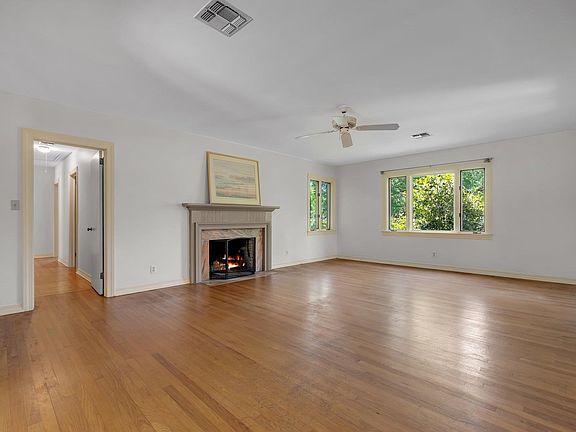 3rd image of 1163 Old Fort Dr