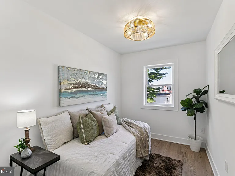 732 Harry St — Photo 29
