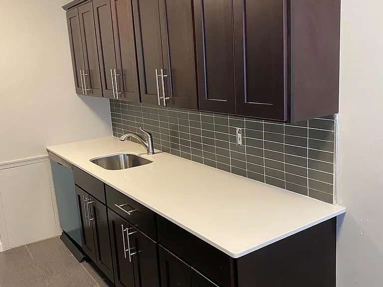 Cameron Apartments — Photo 7