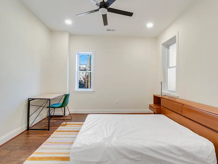 320 E Lanvale St #2 — Photo 1
