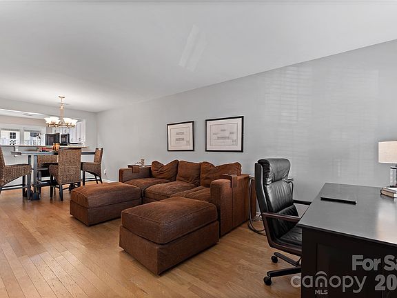 4th image of 11138 Saintsbury Pl