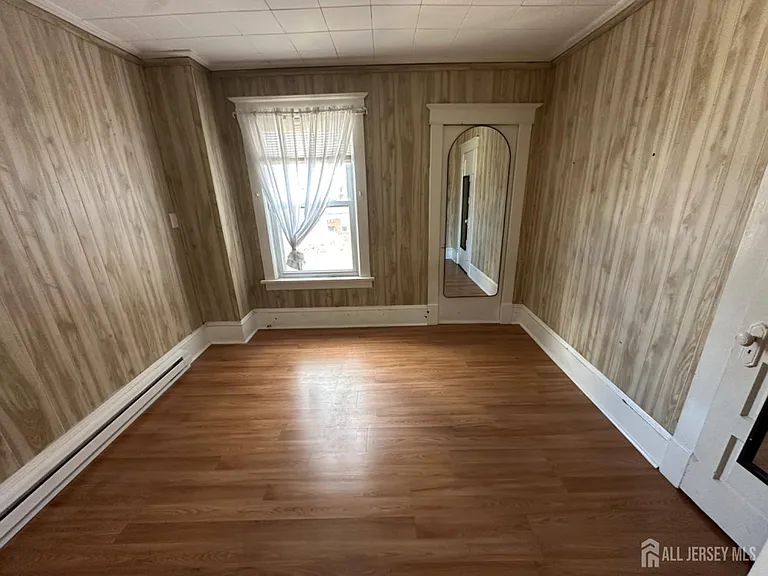 151 N Broadway — Photo 15