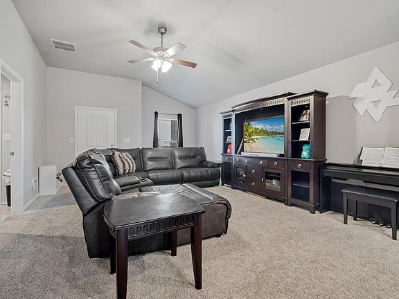 4th image of 3805 Primrose Ave