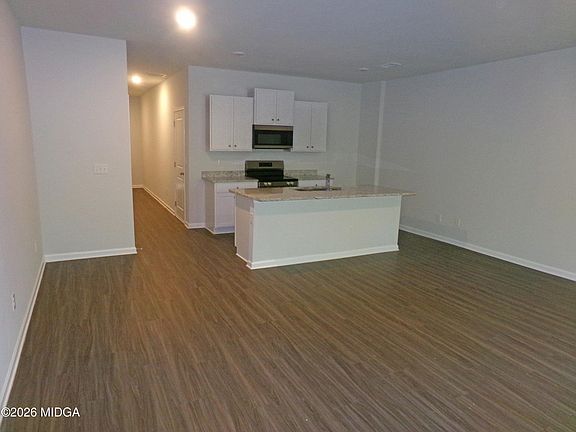 3rd image of 410 Oakwood Dr NW #84