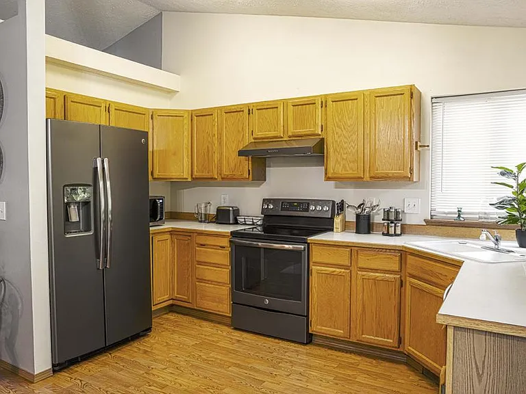 4018 E Hartson Ave — Photo 3