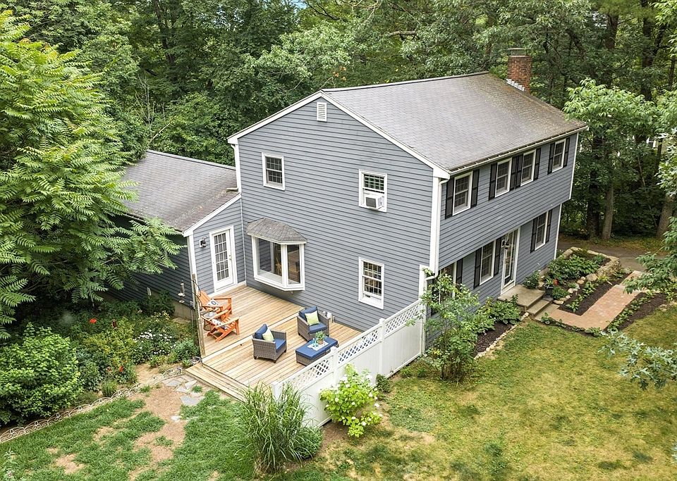 1st image of 215 Middle Rd