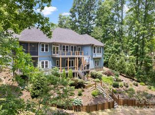 311 Carriage Crest Dr, Hendersonville, NC 28791