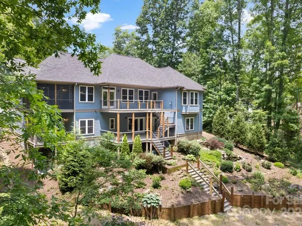 311 Carriage Crest Dr, Hendersonville, NC 28791