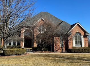 4392 Stoneview Dr, West Bloomfield, MI 48322