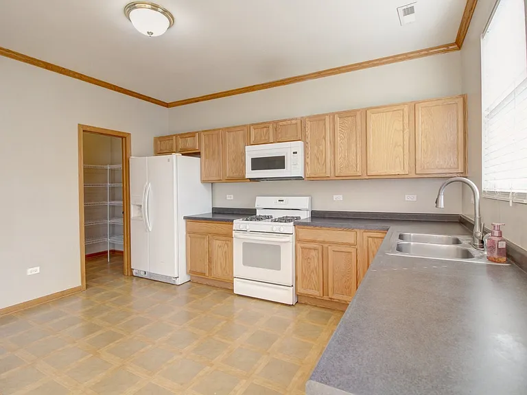 238 S Alder Creek Dr — Photo 4
