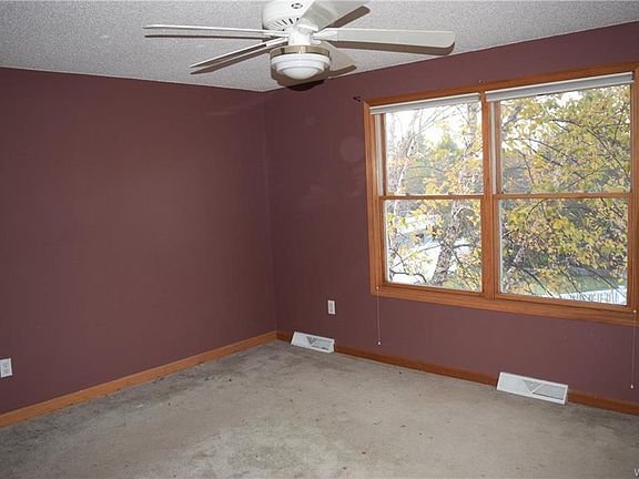 5th image of 3357 Creekview Dr
