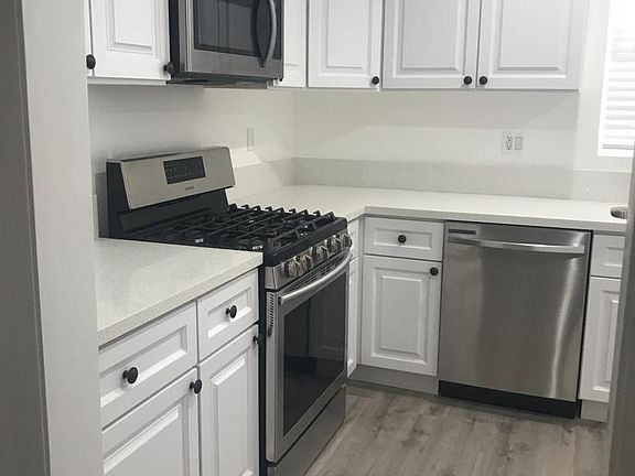 4th image of 1330 N Sweetzer Ave APT 201
