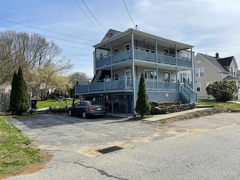 16-20 Maple St — Photo 1