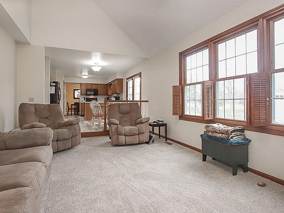 3rd image of 35466 Tiffany Ct
