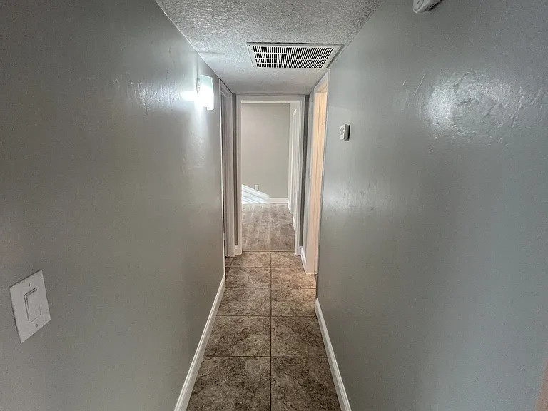 4713 Treanna Ave — Photo 10