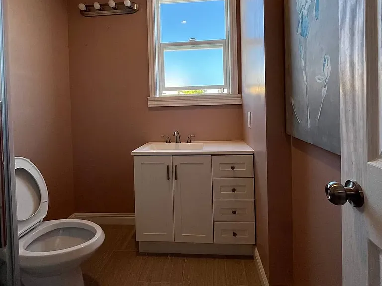 611 Green Ave #3 — Photo 6