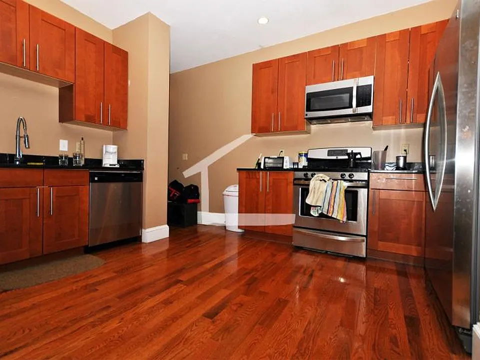 12 Glenville Ave #4