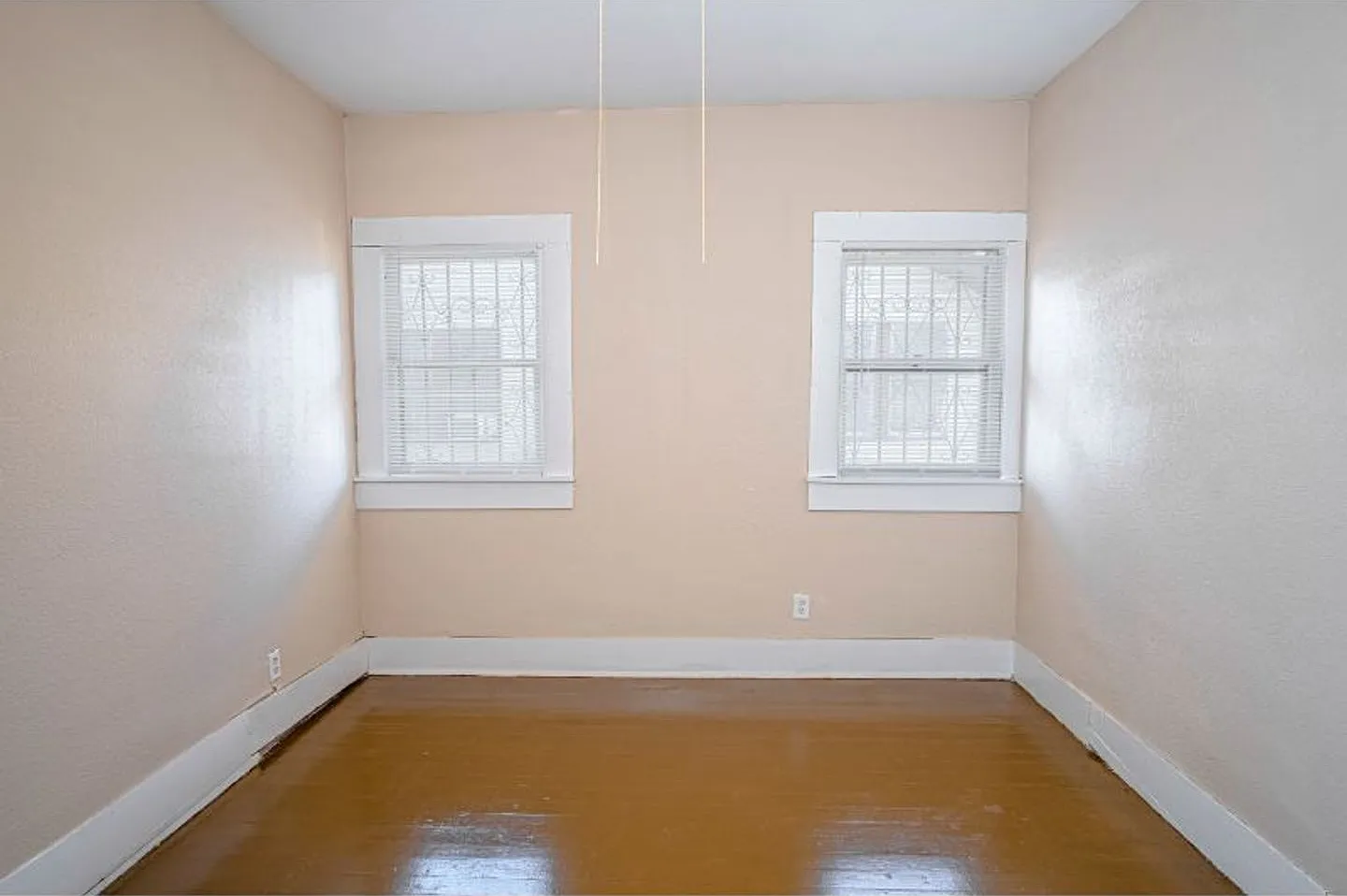2 BR 1 BA Gorgeous Home Near Downtown — Photo 4